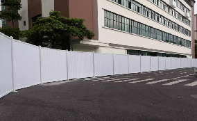 旭東施工圍擋廠家-PVC圍擋在安過程中有哪些特點(diǎn)？