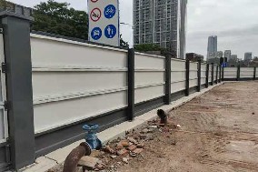 旭東圍擋廠家-彩鋼圍擋板有什么優(yōu)勢？